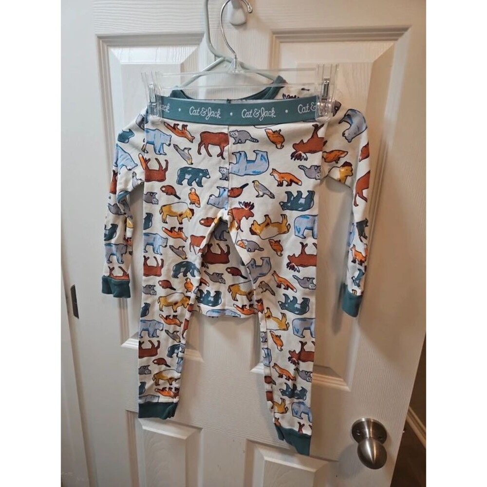 Cat & Jack Kids Size 6 Arctic Animals Pajamas